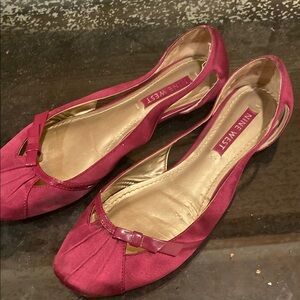 Nine West Women's Fuchsia Flats